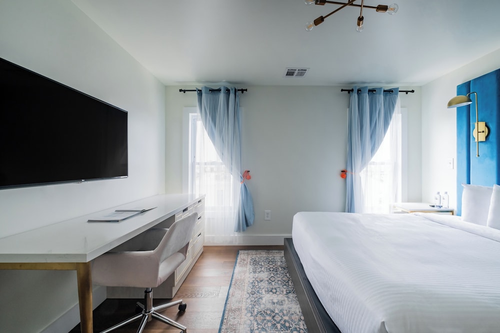 Dueling King Suite photo 1