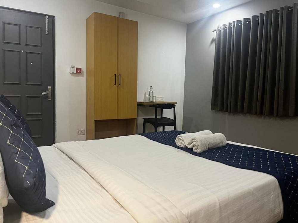 Deluxe Room - Photo 8
