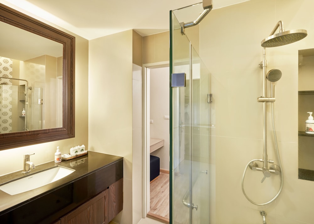 Grand Suite Room with Kitchenette - Photo 15