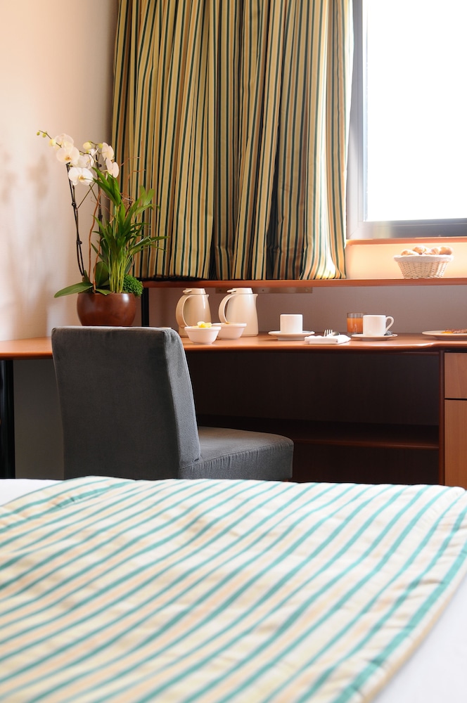 Family Room, 1 King Bed with Sofa bed, Non Smoking photo 3