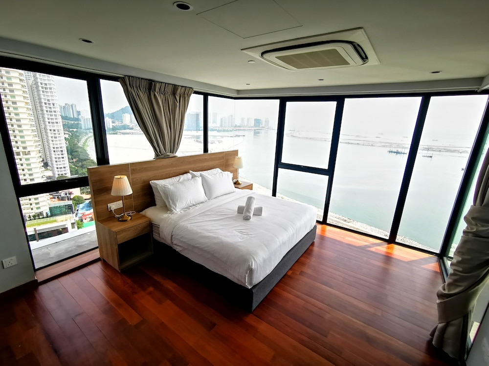 Classic Apartment 12B