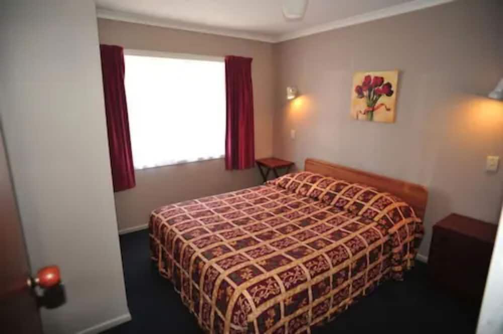 Premium Room, 1 King Bed photo 2
