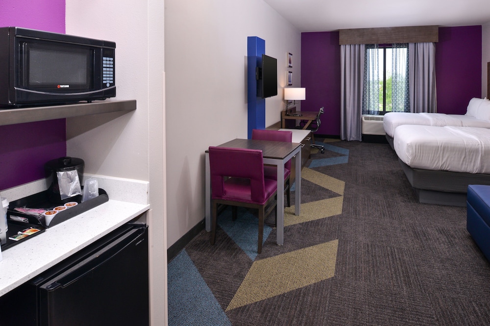 Suite, Multiple Beds photo 3