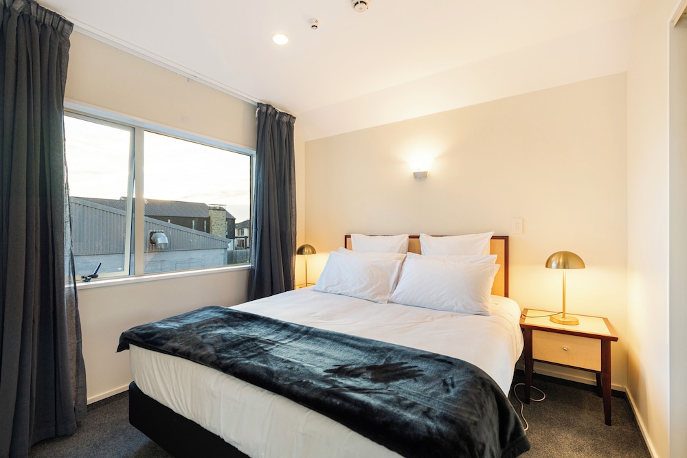 Standard 1 Bedroom Suite-1 Queen Bed