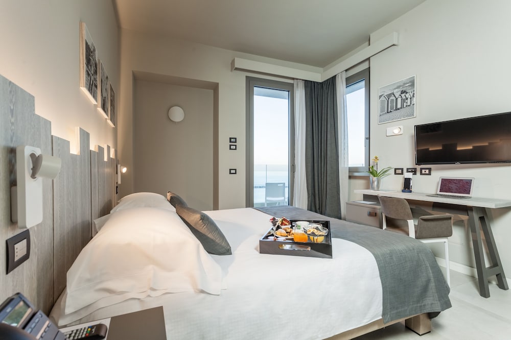 Executive Double Room, Sea View - Photo 3