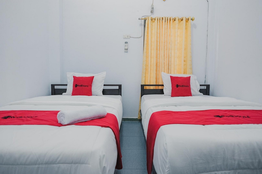 Standard Twin Room (Reddoorz) photo 2