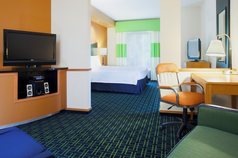 Room, 1 King Bed (Mobility/Hearing Accessible, Tub) - Photo 1