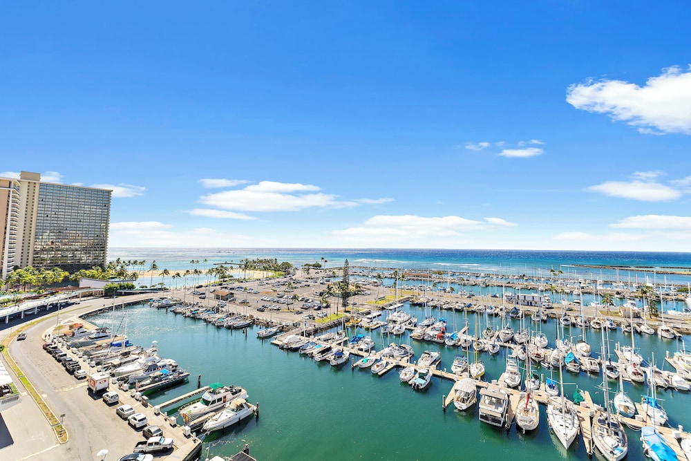 Ocean View 1BR at Ilikai Marina: Apartment, 1 Bedroom, Ocean View (Ilikai Marina (0124)) photo