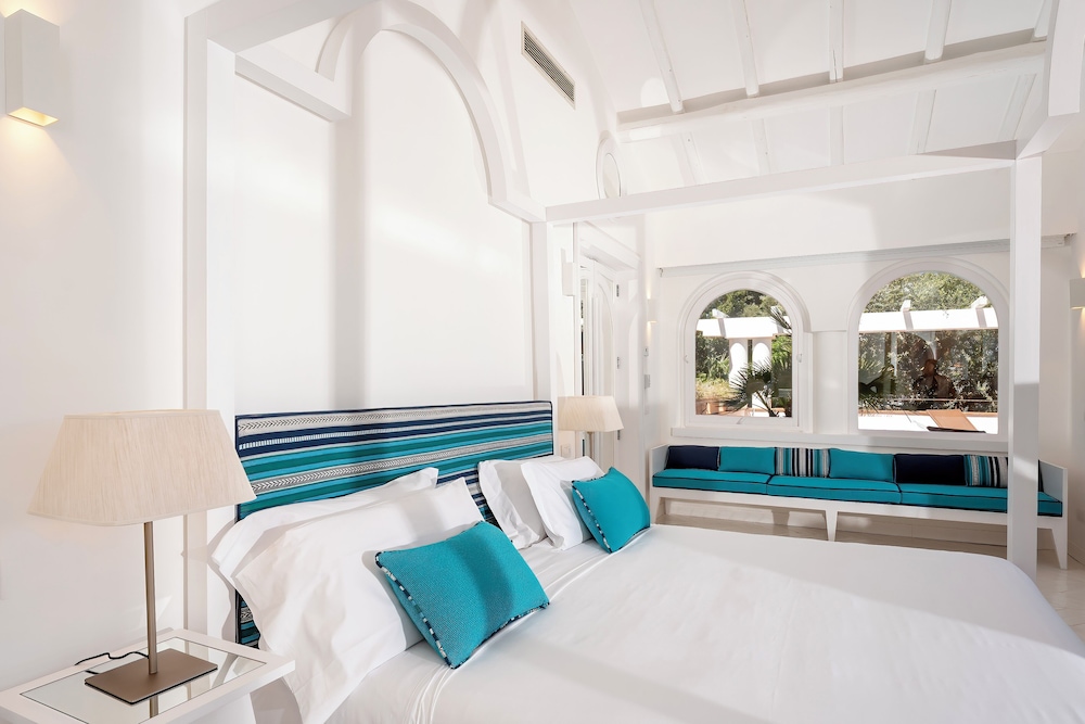 Classic Suite, Terrace, Pool View