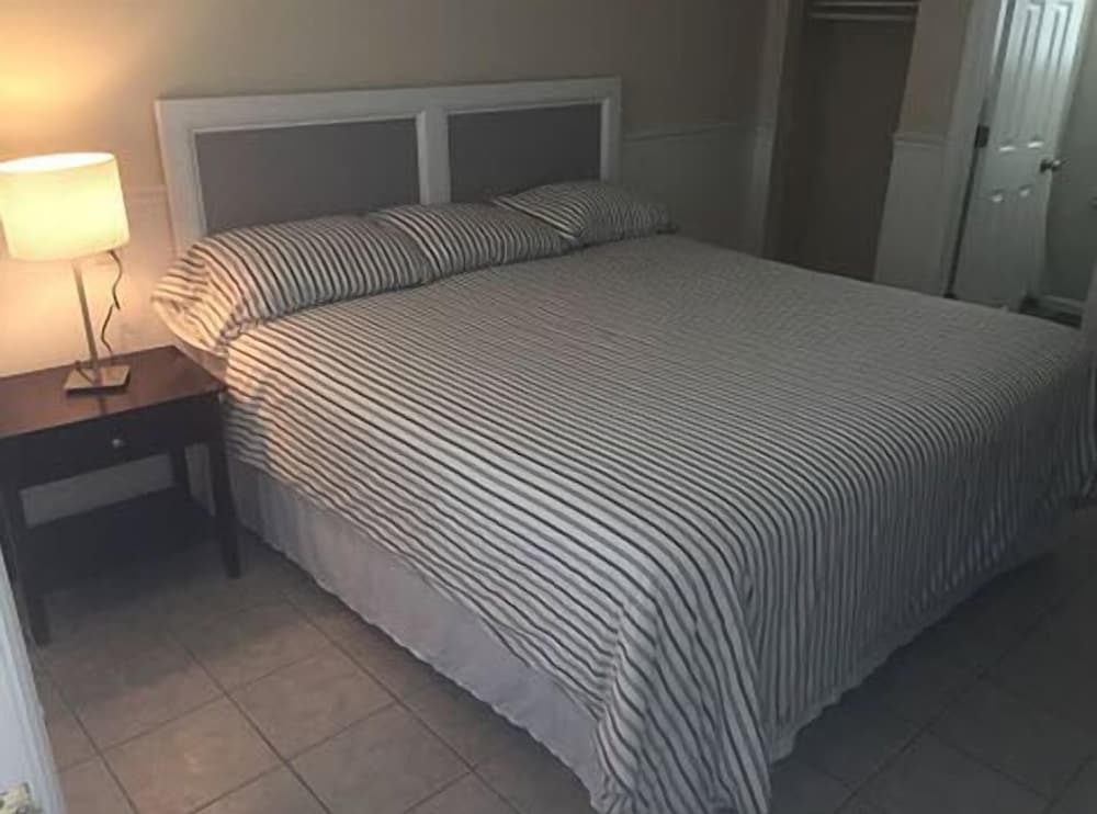 Standard Room, 1 King Bed photo 1