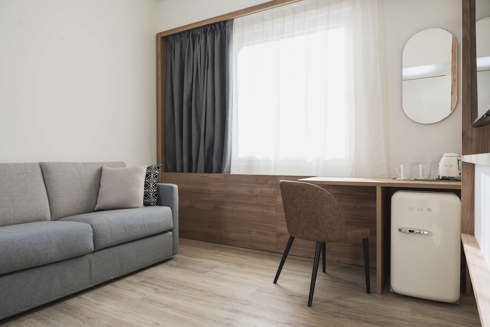 Junior Suite, 1 King Bed, Terrace - Photo 11