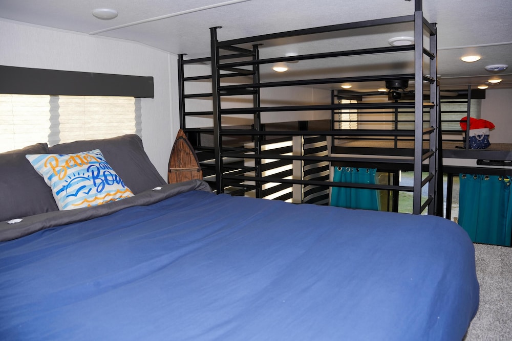 Cabin, 1 Bedroom, Non Smoking, Lake View photo 2