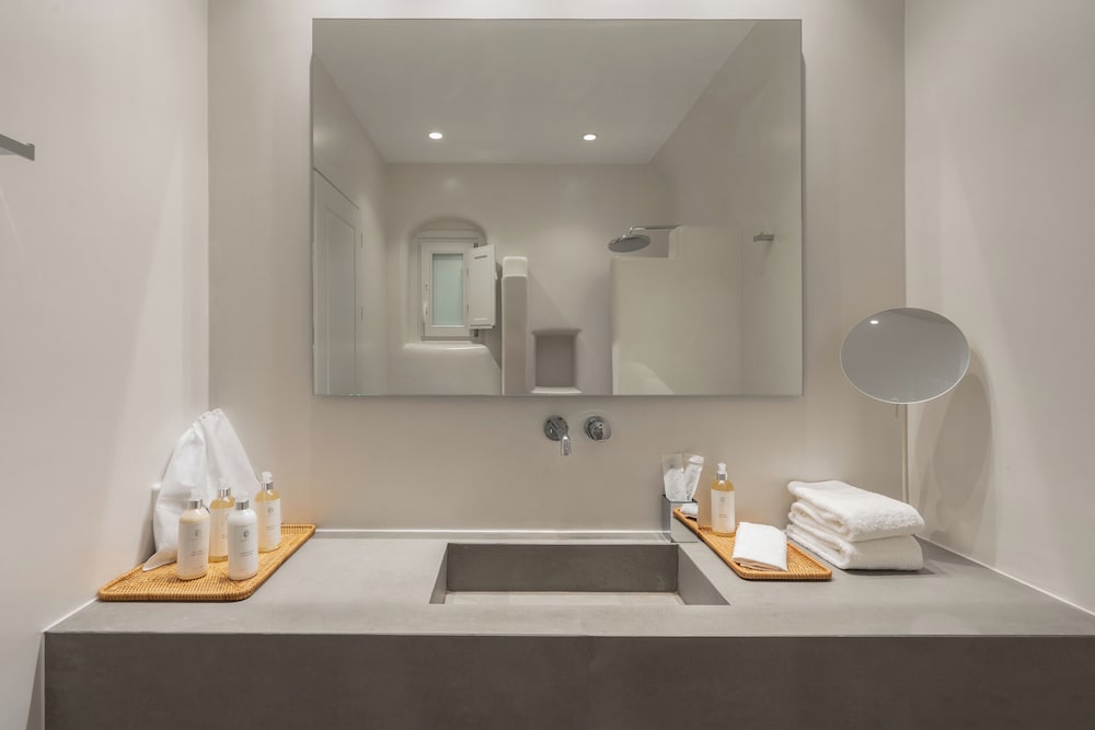 Superior Suite with sea view and heated plunge pool - Photo 4