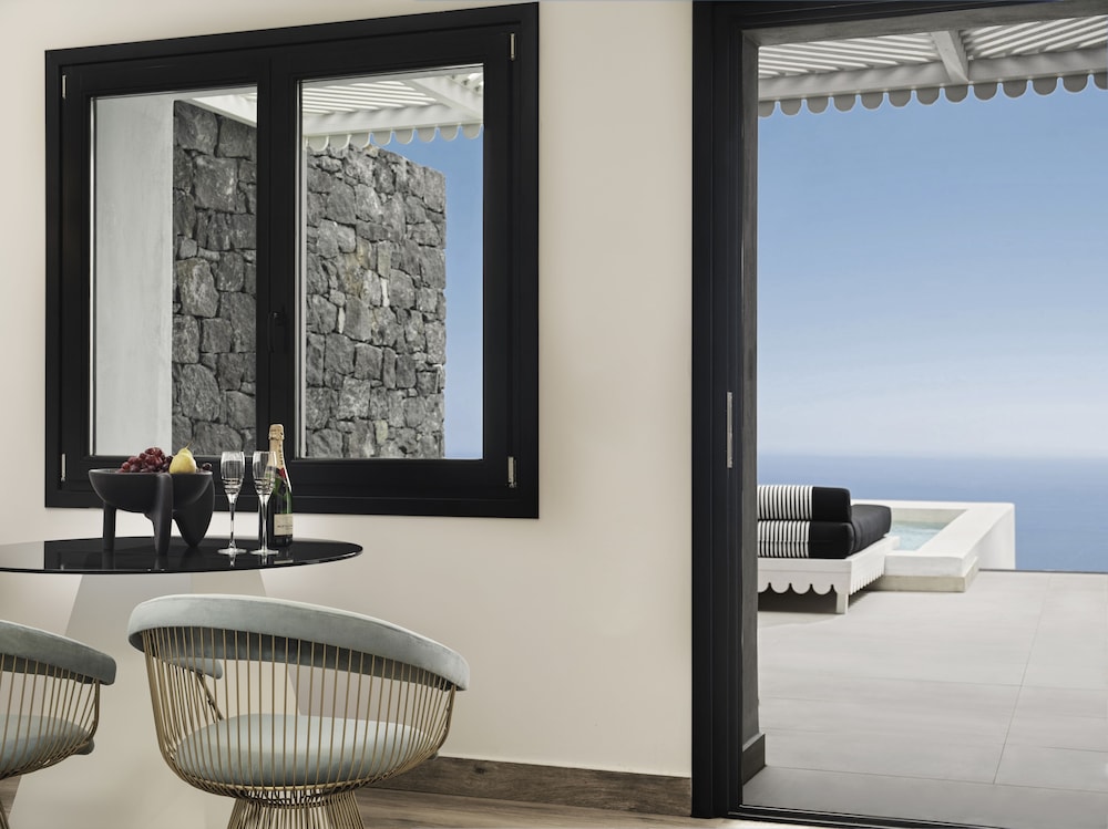 King Suite with Sea View and Heated Plunge Pool - Photo 22