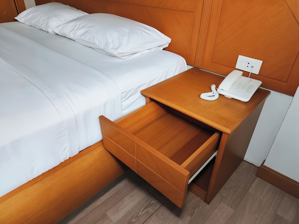 Junior Studio Suite, 1 King Bed thumbnail 6