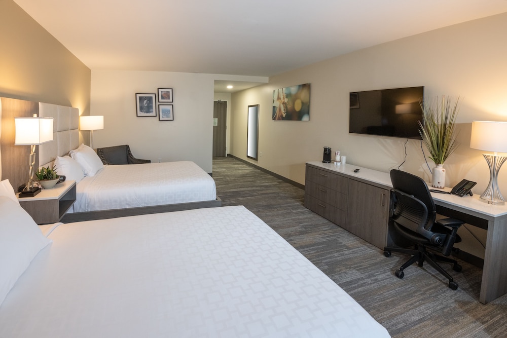 Classic Room, 2 Queen Beds photo 1