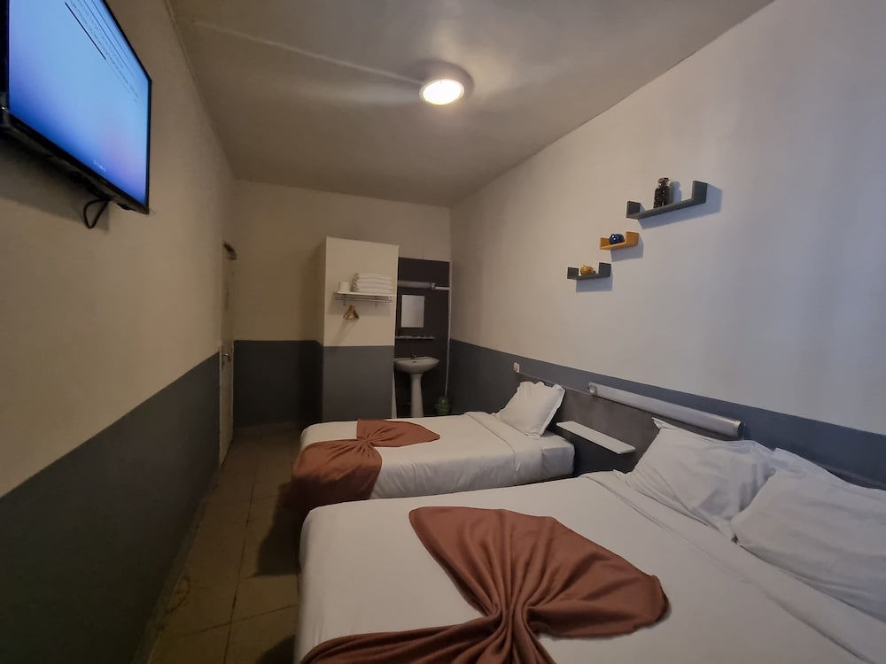 City Triple Room