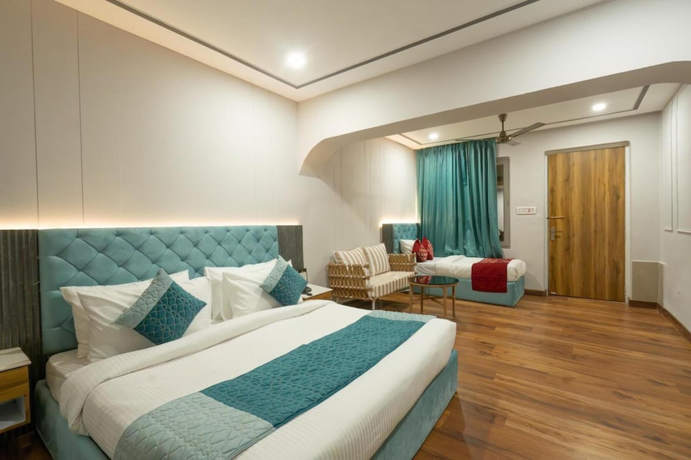 Family Suite Lake facing