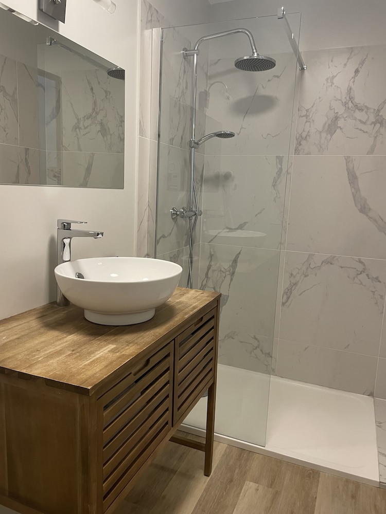 Standard Triple Room - Photo 2