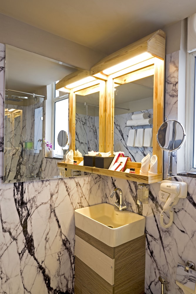 Suite - Photo 2