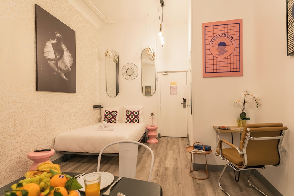 Apartment photo 2