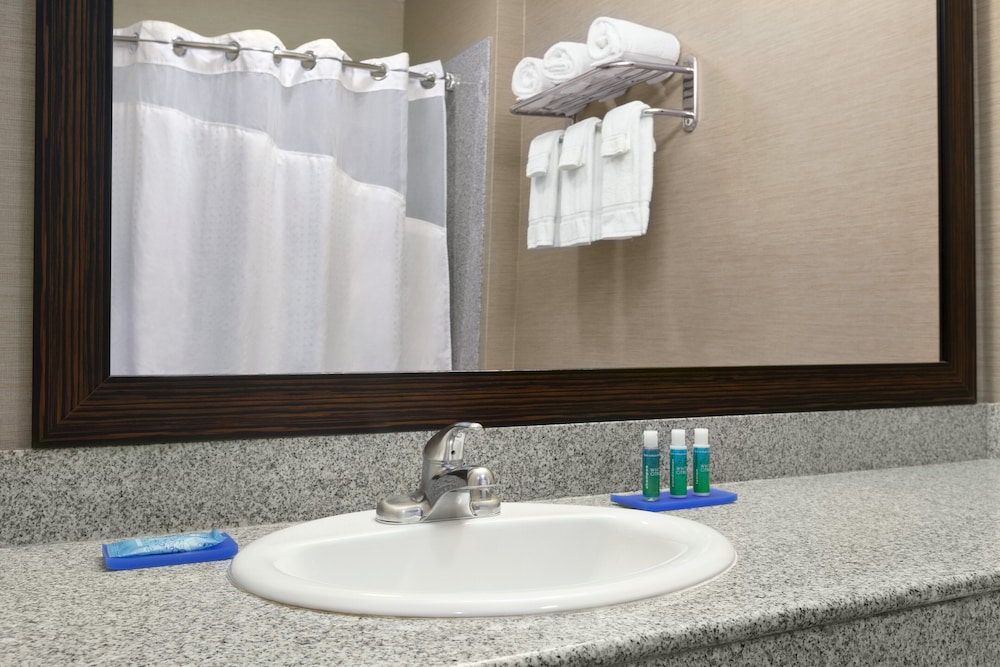Suite, 2 Queen Beds, Sofa Bed - Dog Friendly photo 2