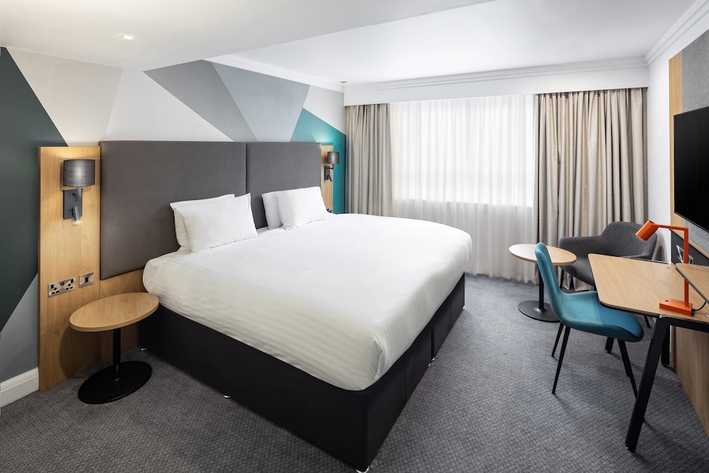 Standard Room, 1 Queen Bed with Sofa bed - Photo 2