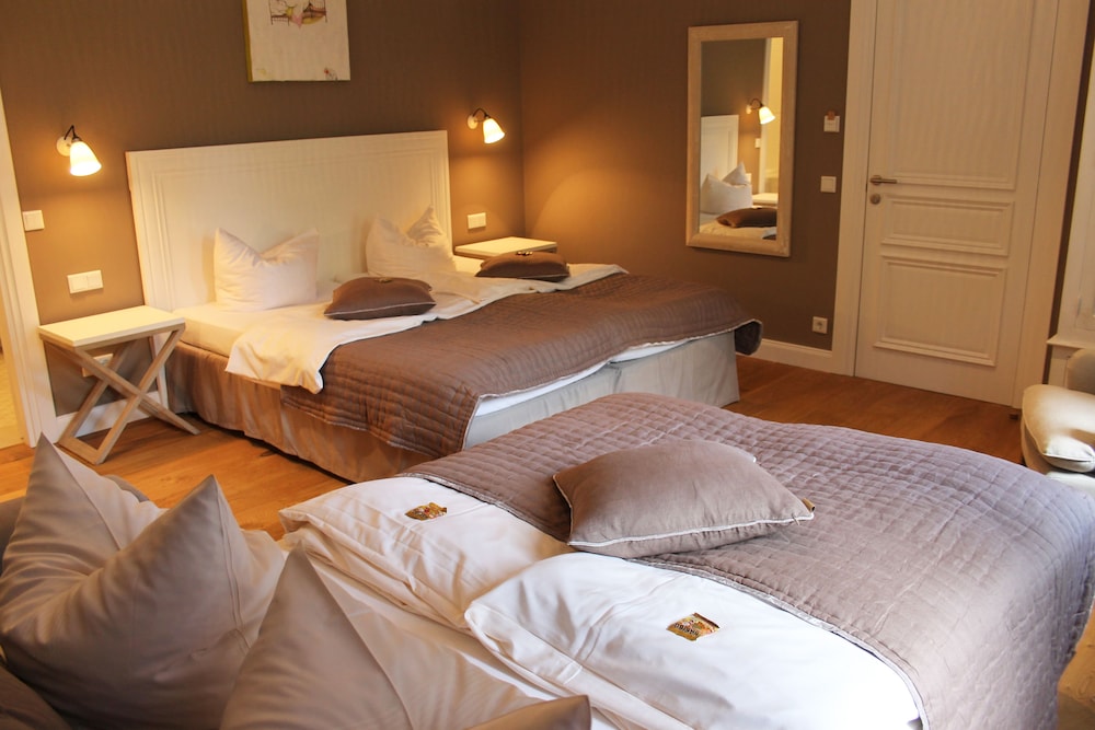 Deluxe Quadruple Room, 1 Bedroom, Jetted Tub photo 1
