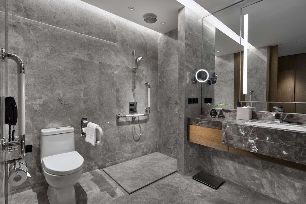 King Accessible Room - Photo 5