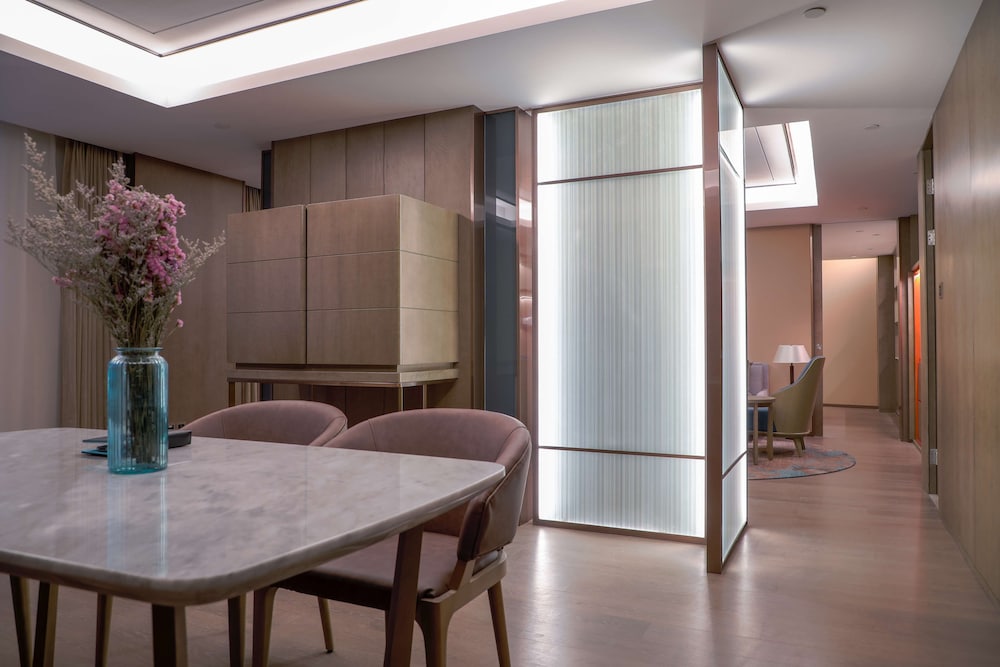 Suite (Specialty) photo 1