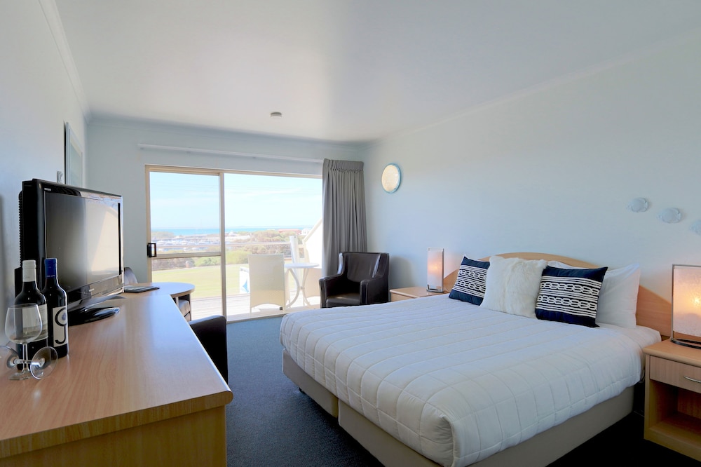 Upstairs Panoramic Harbour View Suite - unservice