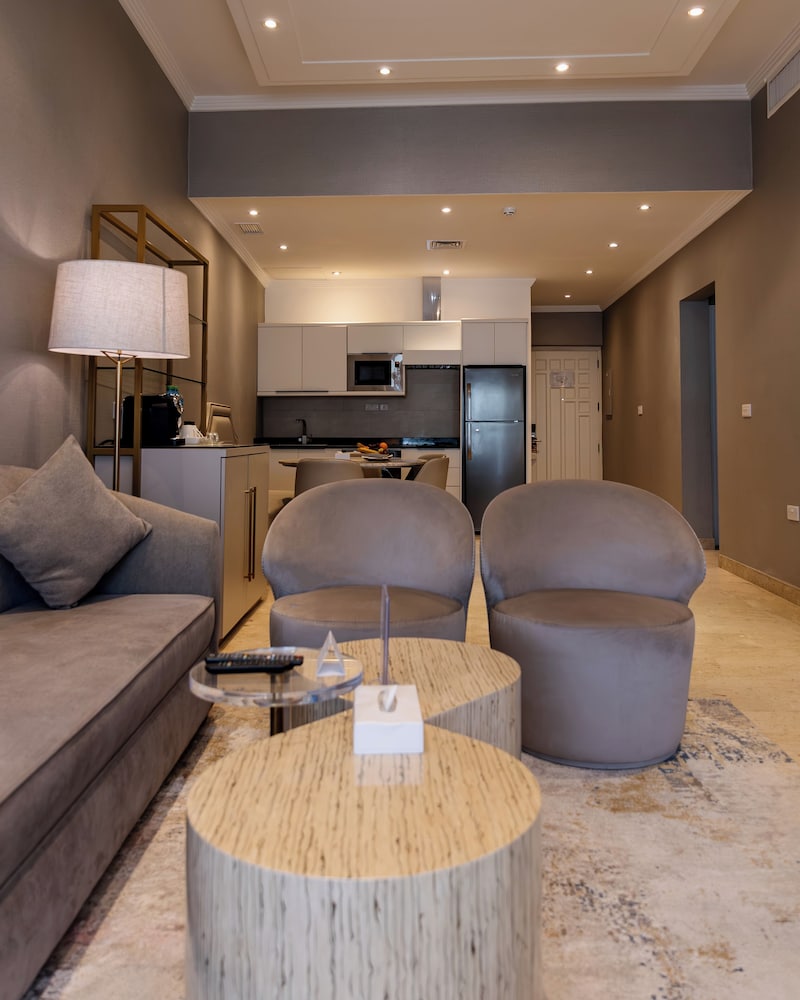 Two Bedroom Suite with Kitchen - Photo 5