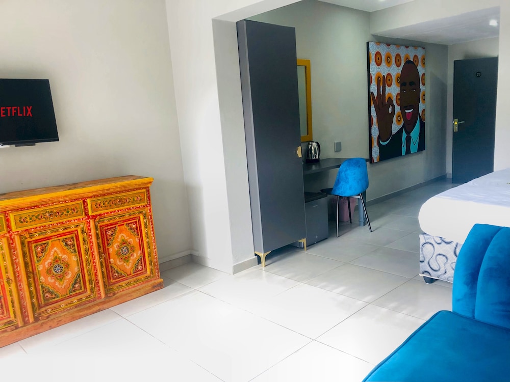 Standard Room, 2 Twin Beds, Pool Access, Pool View - Photo 3