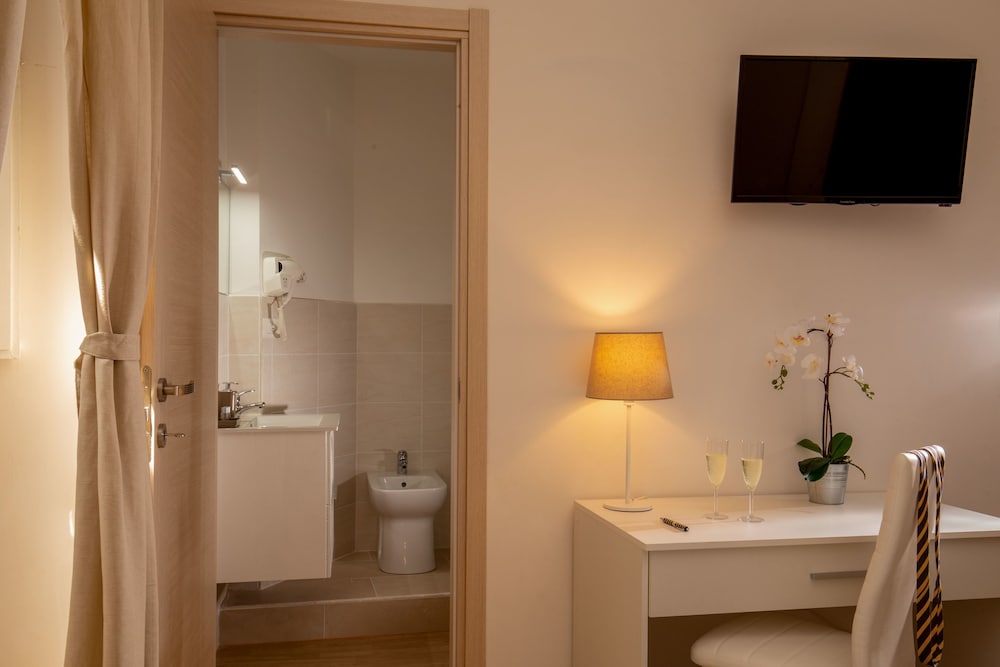 Economy Double or Twin Room photo 2