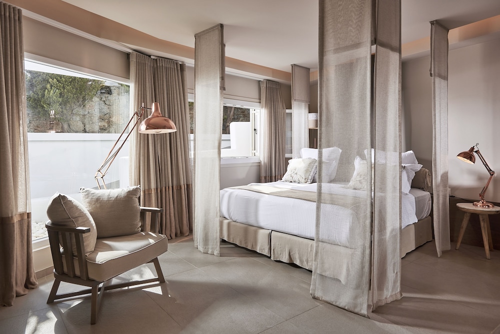 Master 2 Bedrooms Suite