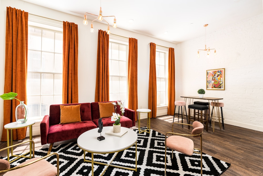 Luxury Condo 206