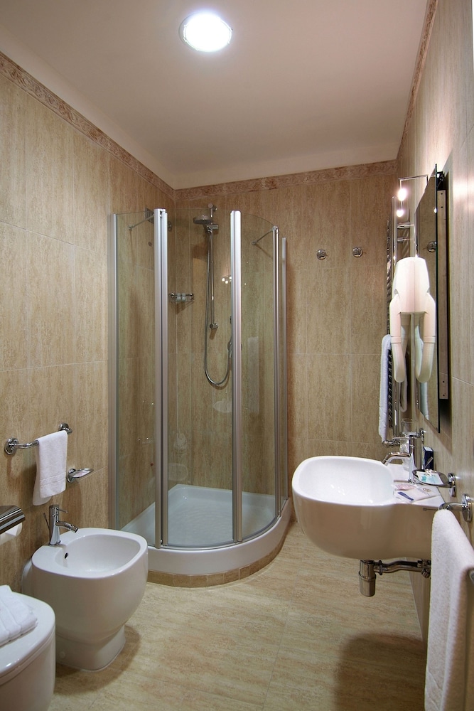 Twin Room - Photo 2