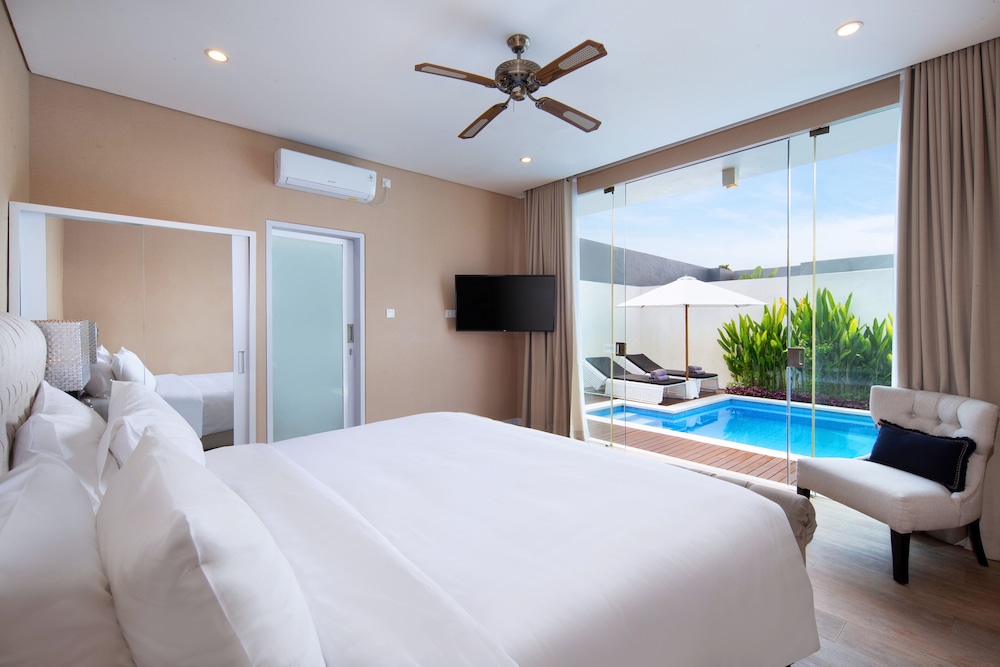 1 Bedroom with Private Pool Villa - Photo 12