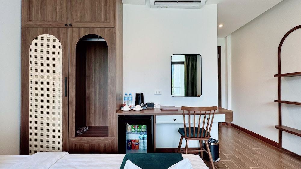 Deluxe Twin Room, 2 Twin Beds, Pool View photo 2