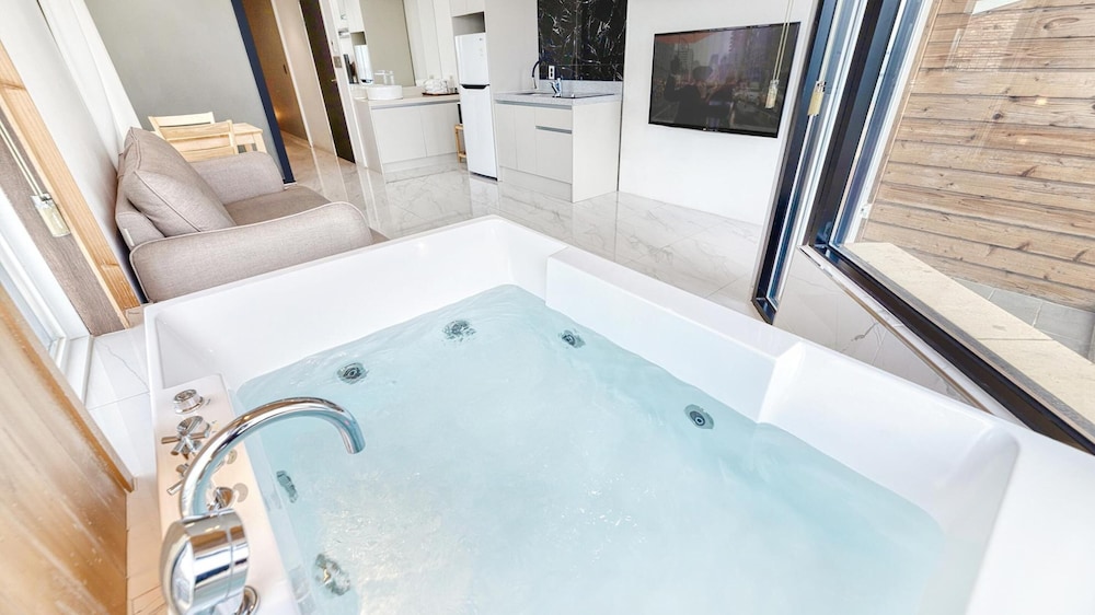 Basic Room, 1 Bedroom (B401(spa /half ocean view)) - Photo 4