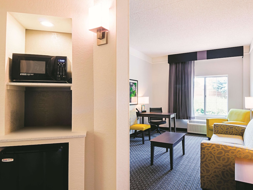 Suite, 1 King Bed, Non Smoking - Photo 6