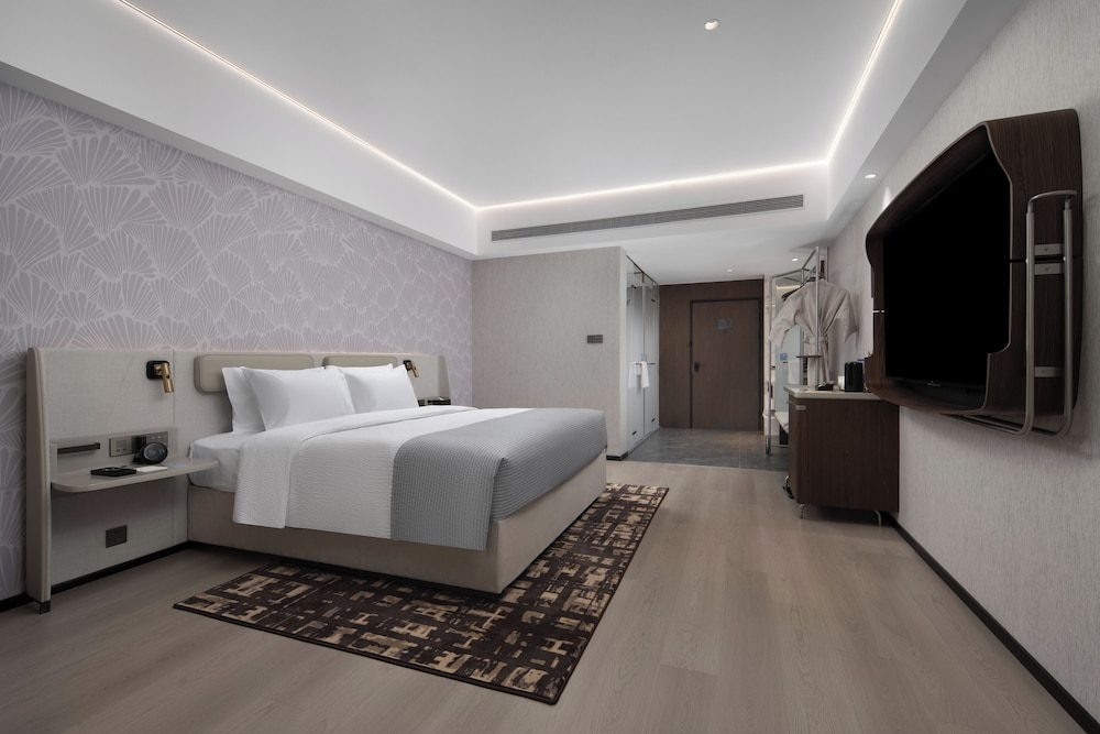 Grand Deluxe Room King photo 2