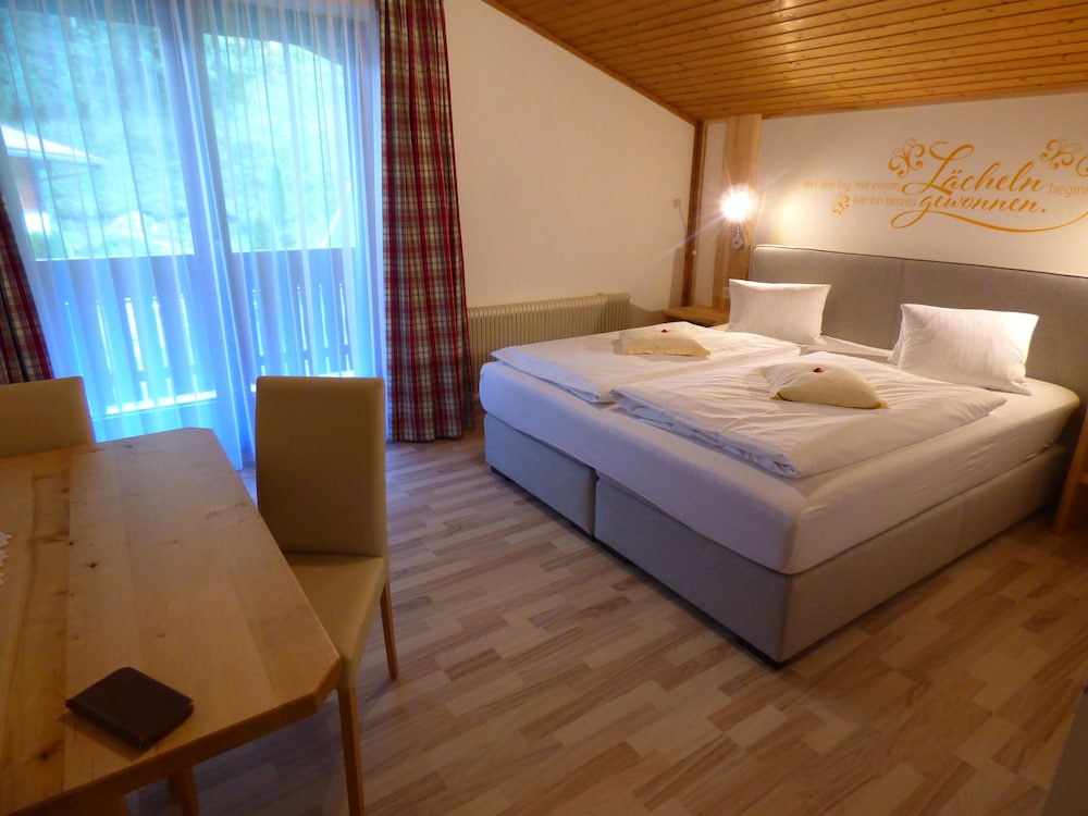 Family Quadruple Room, Balcony, Mountain View photo 3