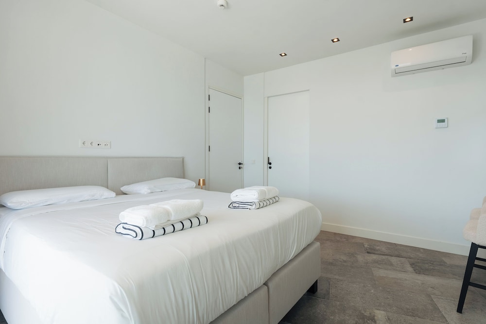 Luxury Apartment, 3 Bedrooms, Sea View