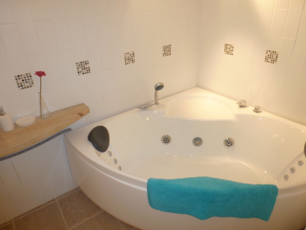 Economy Double Room, 1 King Bed, Non Smoking