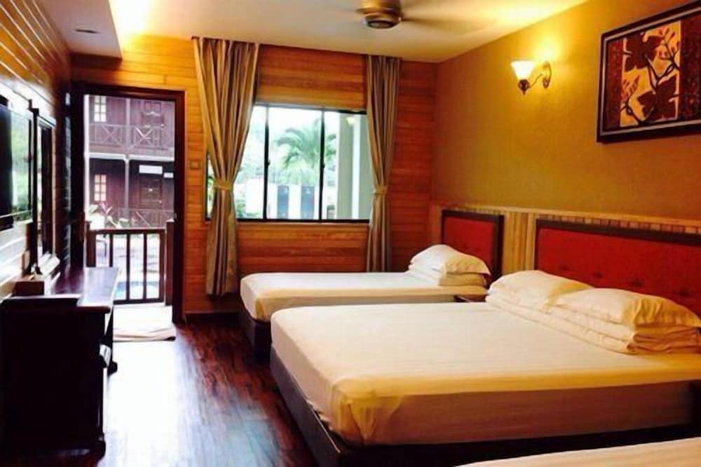 Deluxe Quadruple Room, Pool Access