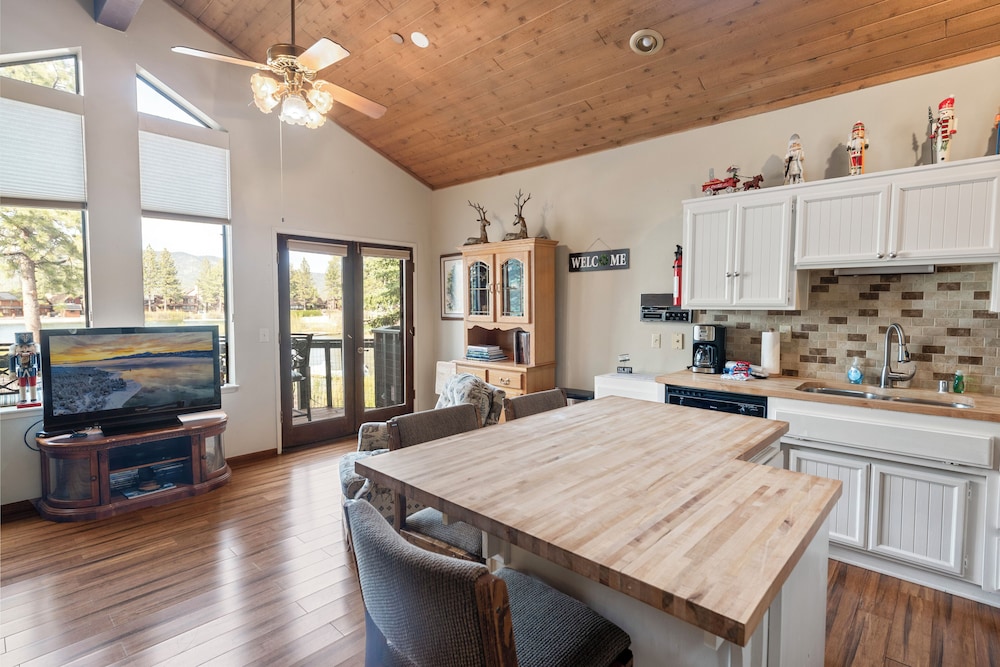 House, Multiple Beds, Pool Access, Mountain View photo 3