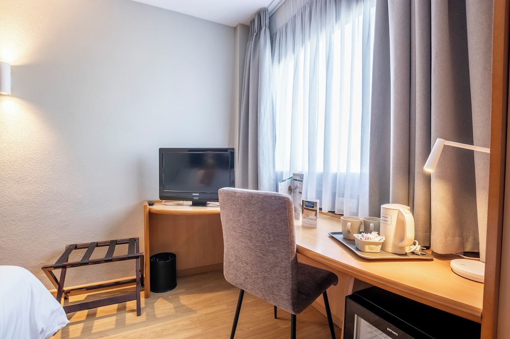 Room - Photo 22