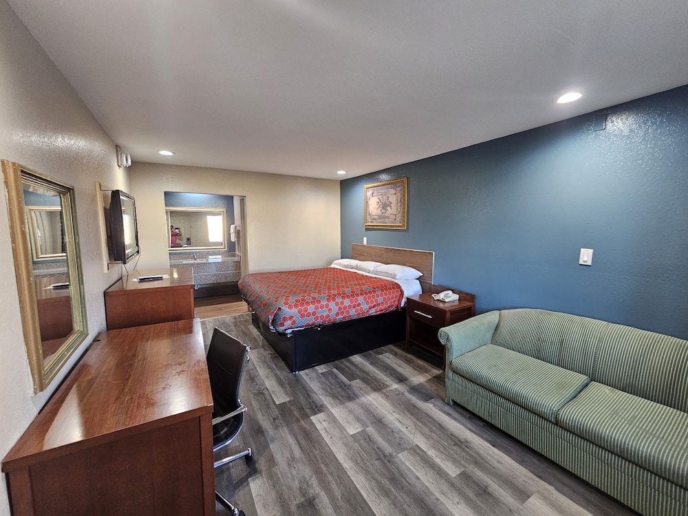 Basic Room, 1 King Bed photo 1