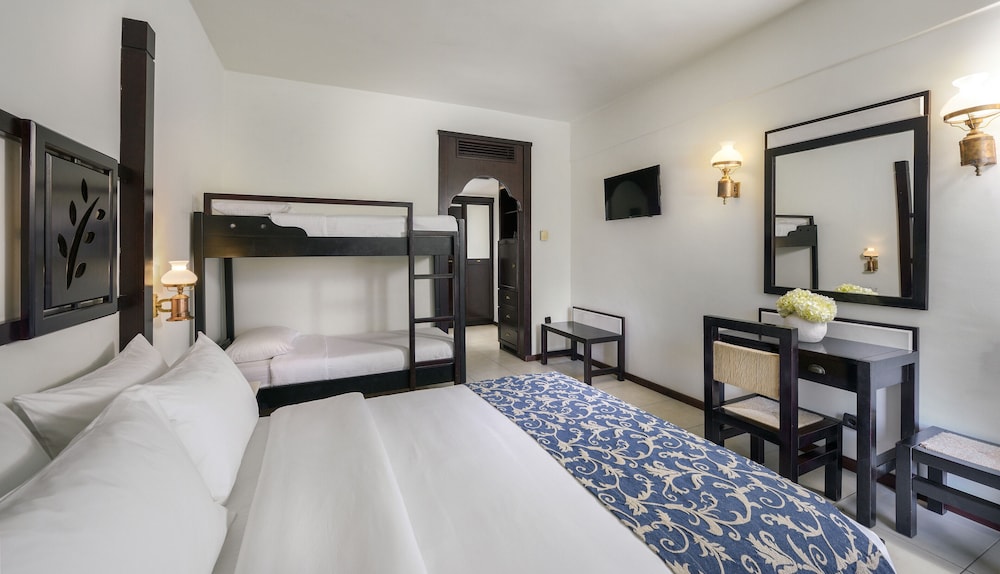 Family Room (with Bunk Bed) - Photo 3